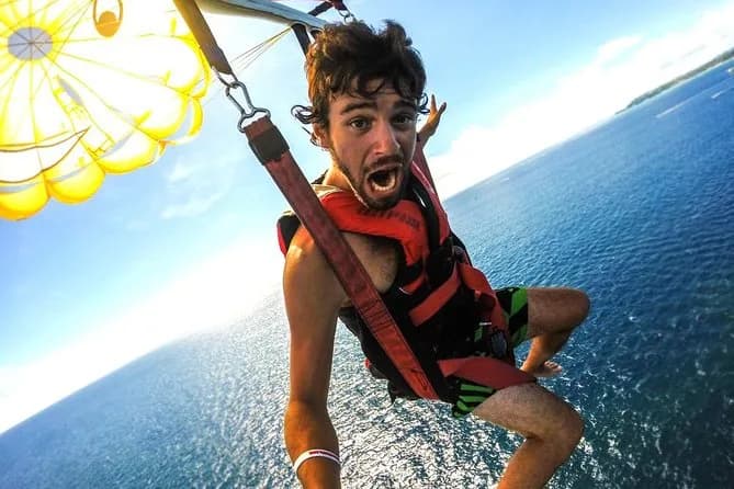 Parasailing Solo (w/ camera)