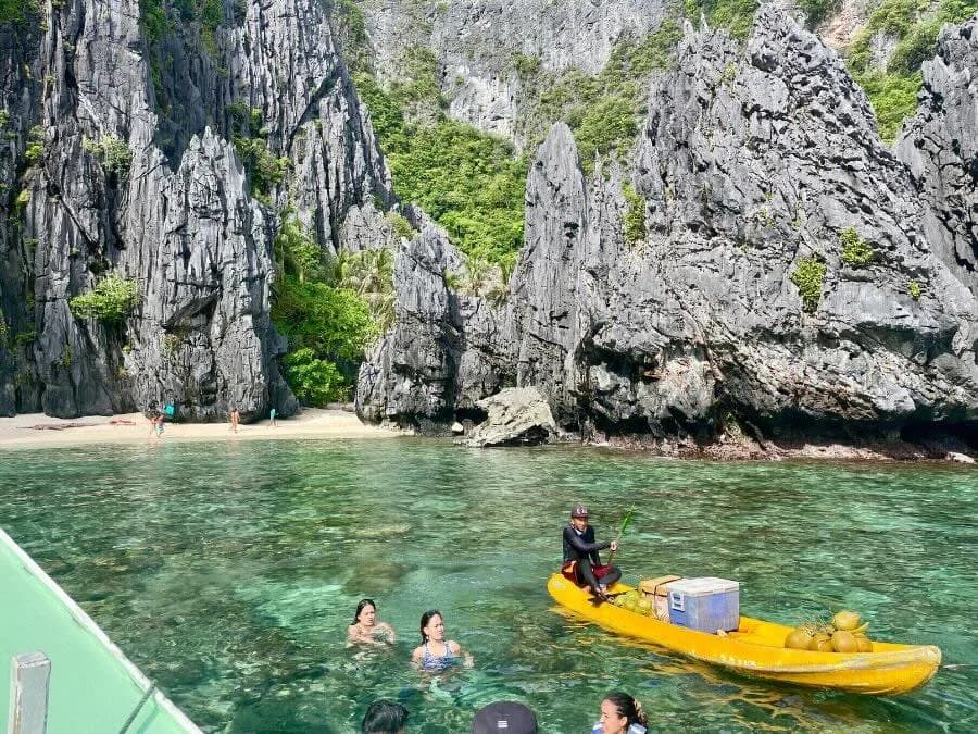 Island Hopping Tour A Joiner With Picnic Lunch (El Nido) — photo 1