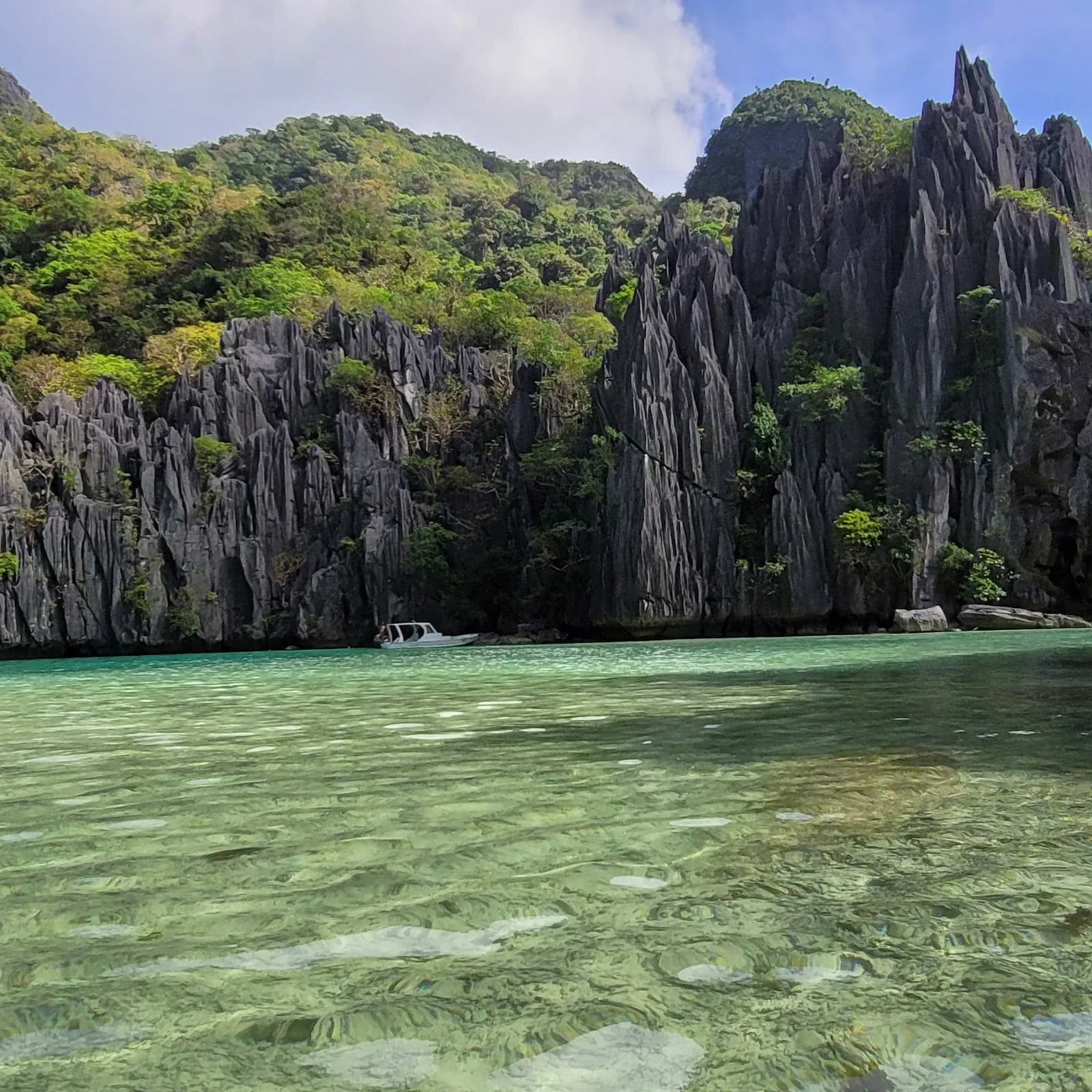 Island Hopping Tour D Joiner With Picnic (El Nido) — photo 2